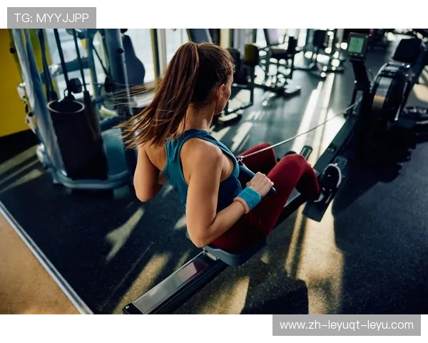 坐姿划船健身器材的动作标准与注意事项